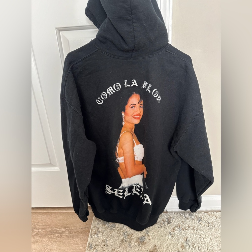 Selena Como La Flor Urban Outfitters Sweatshirt - Women’s L